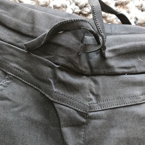 Black ripped skinny jeans  🌻 - Picture 4 of 7